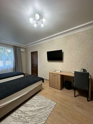 Гостиница Рай Краснодар Бюджетный двухместный номер с 2 отдельными кроватями-5